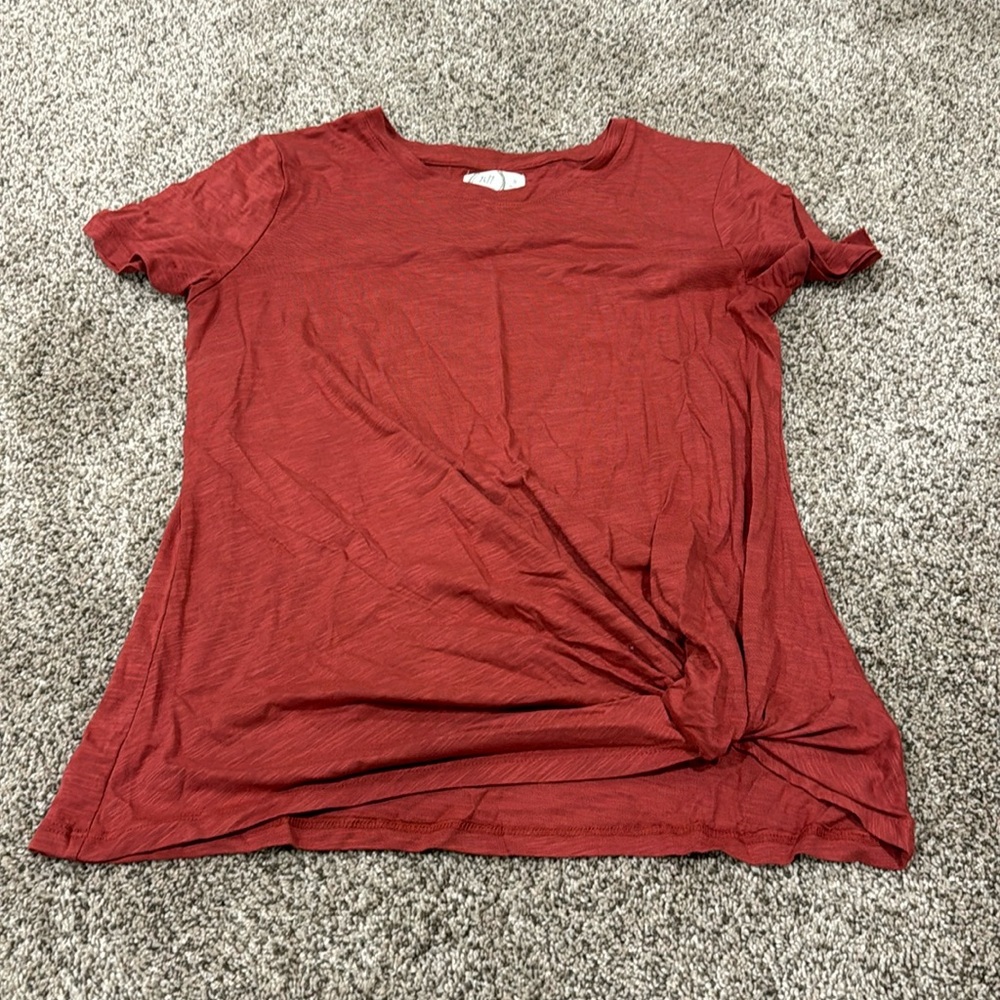24/7 Maurice’s Side Twist Tee